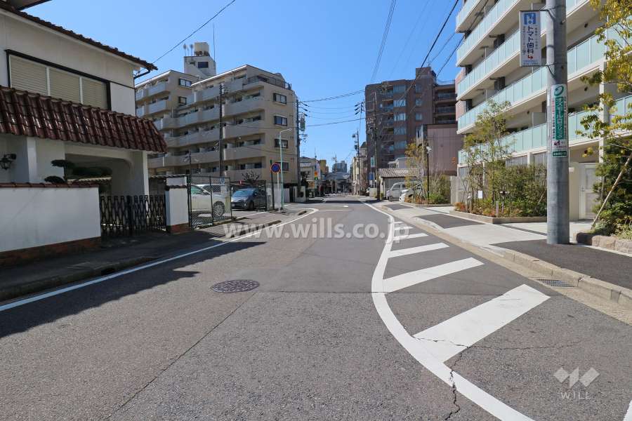 敷地南東側の前面道路