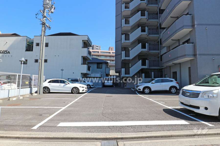 駐車場出入り口・敷地内駐車場（屋外平面式）