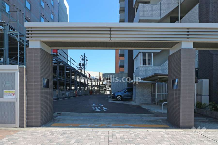 駐車場出入り口・敷地内駐車場（屋外平面式、屋外機械式）