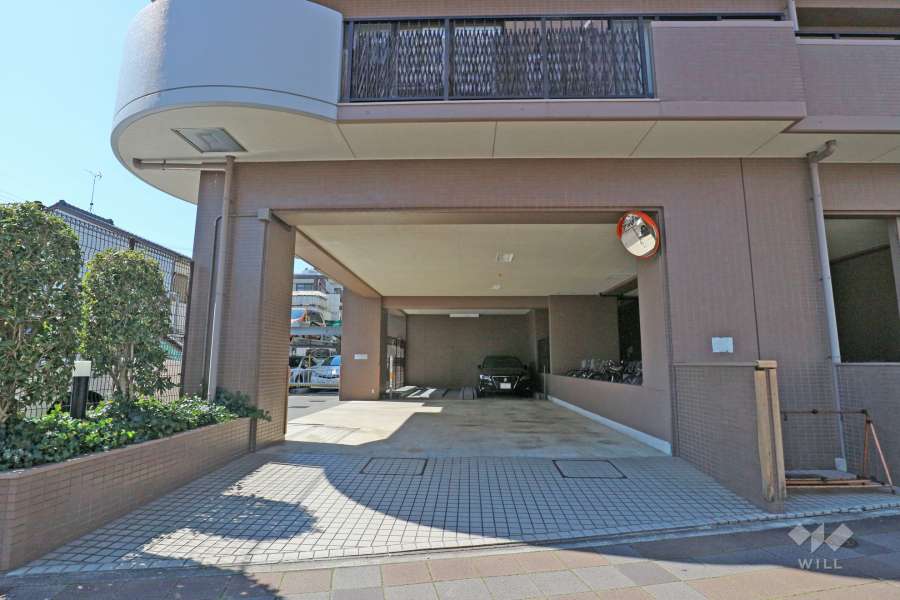 駐車場出入り口