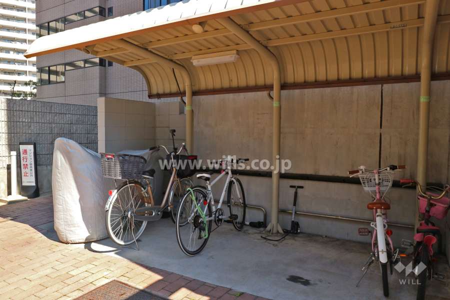 駐輪場とバイク置場