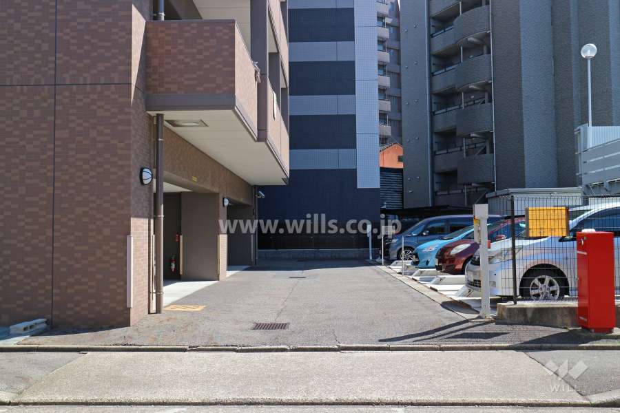 駐車場出入り口・敷地内駐車場（屋内平面式・屋外機械式）