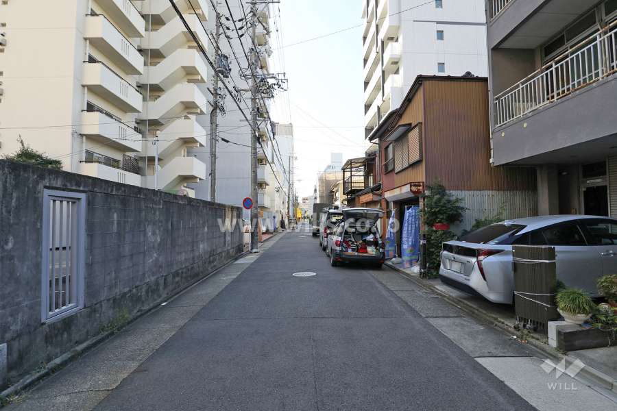 敷地北西側の前面道路