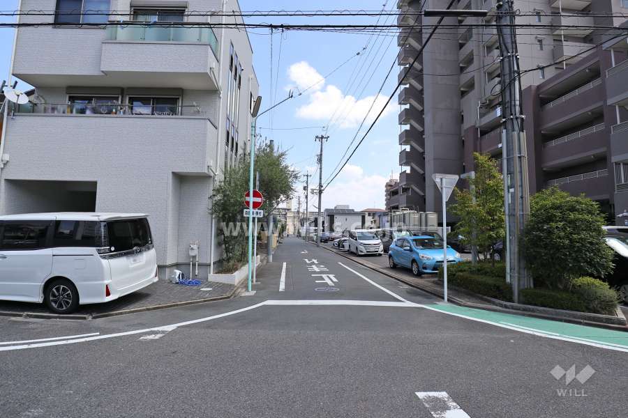 敷地北側の前面道路