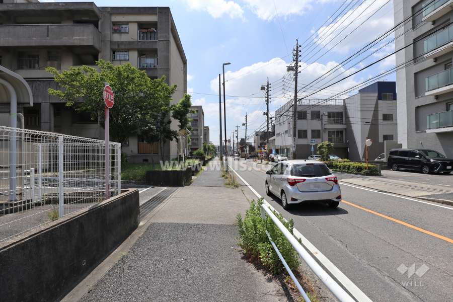 敷地東側の前面道路