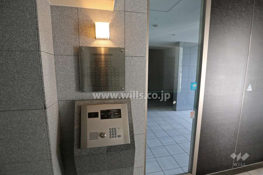 オートロックの操作盤、案内板