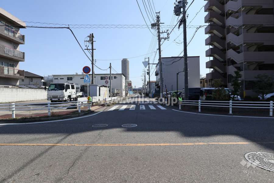 敷地北側の前面道路（成願寺中切境線支線第1号）
