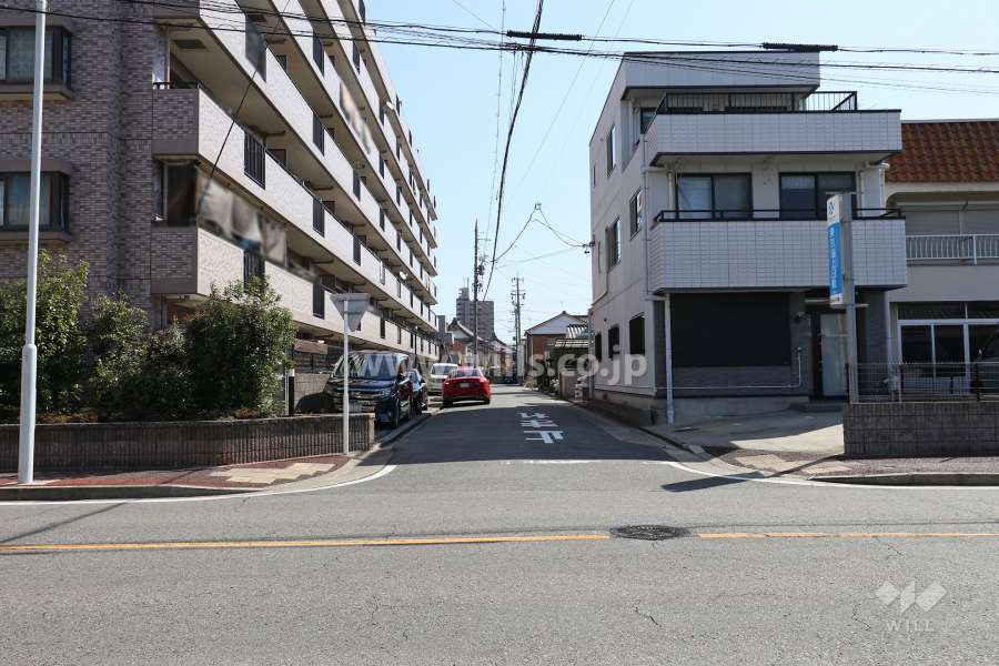 敷地南側の前面道路