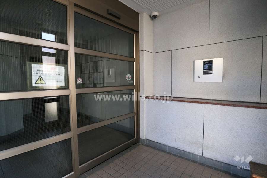 エントランスはオートロック付きです