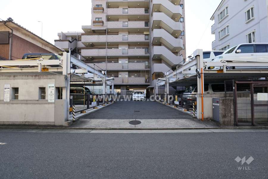 駐車場出入り口