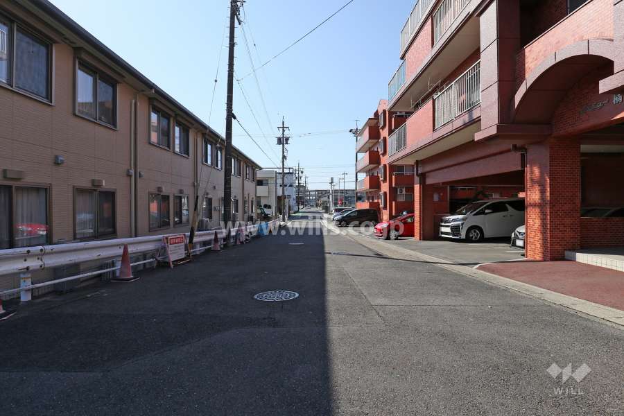 敷地東側の前面道路