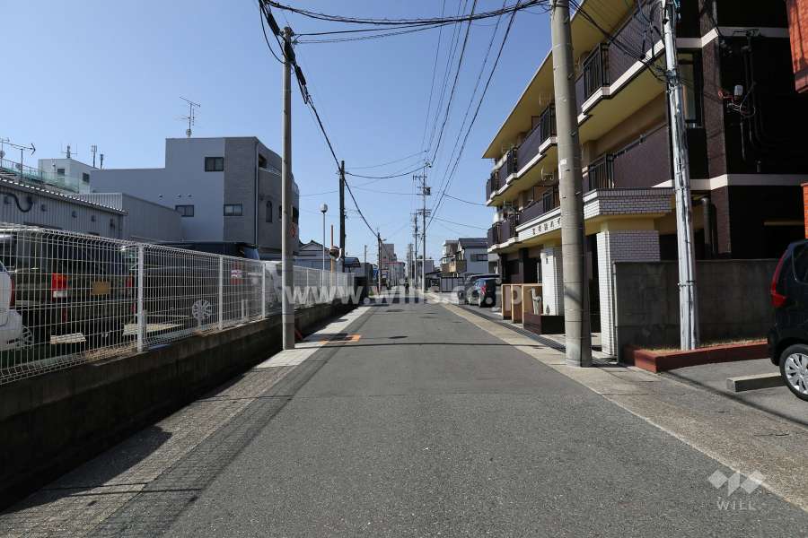敷地南側の前面道路