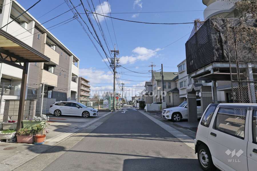 敷地北西側の前面道路