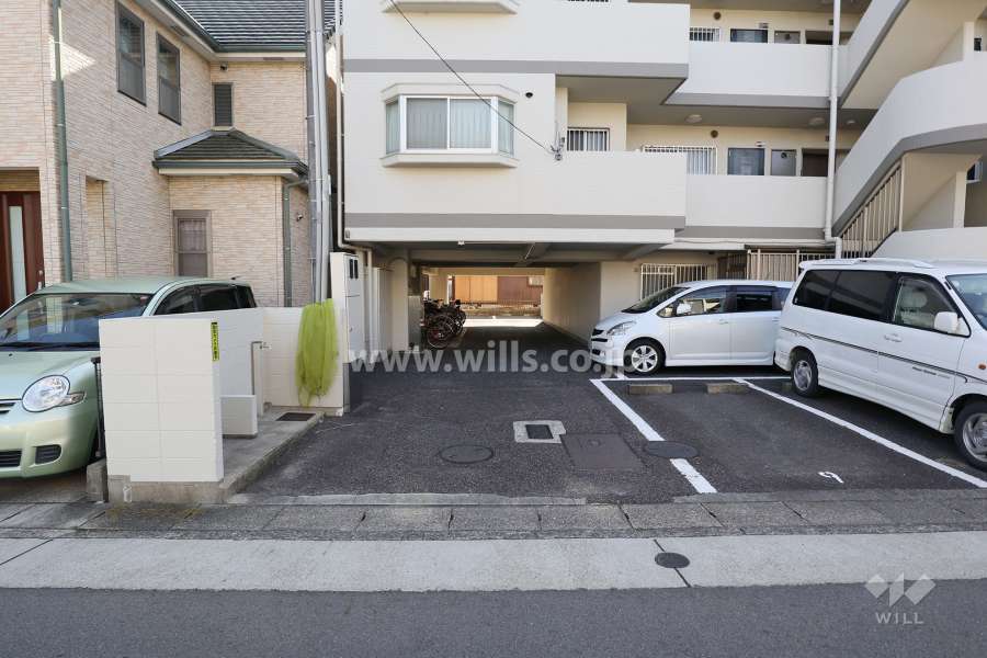 駐車場出入り口・敷地内駐車場（屋外平面式）