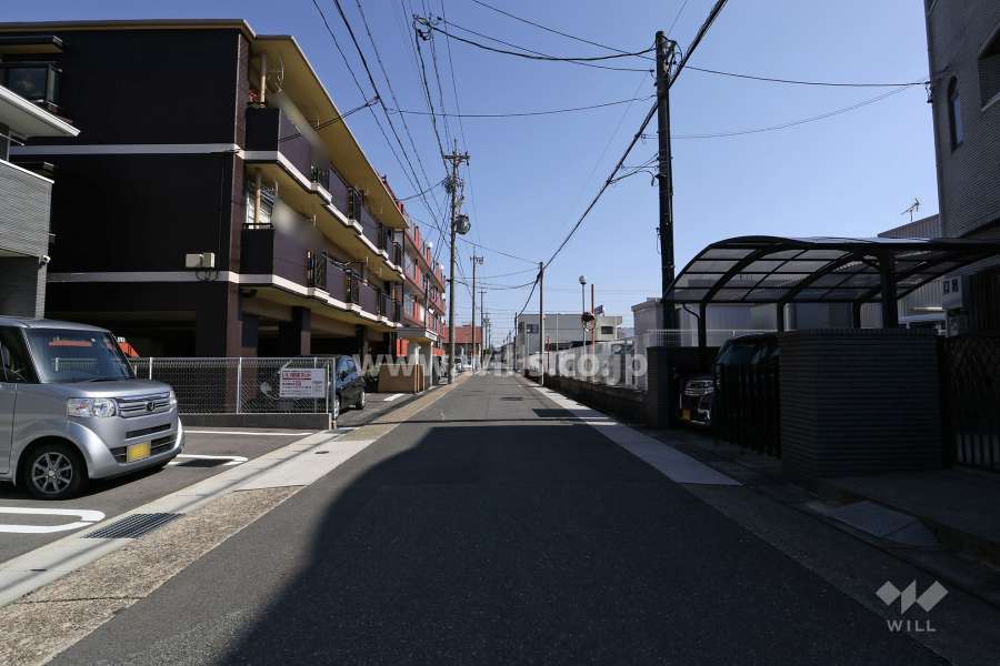 敷地南側の前面道路