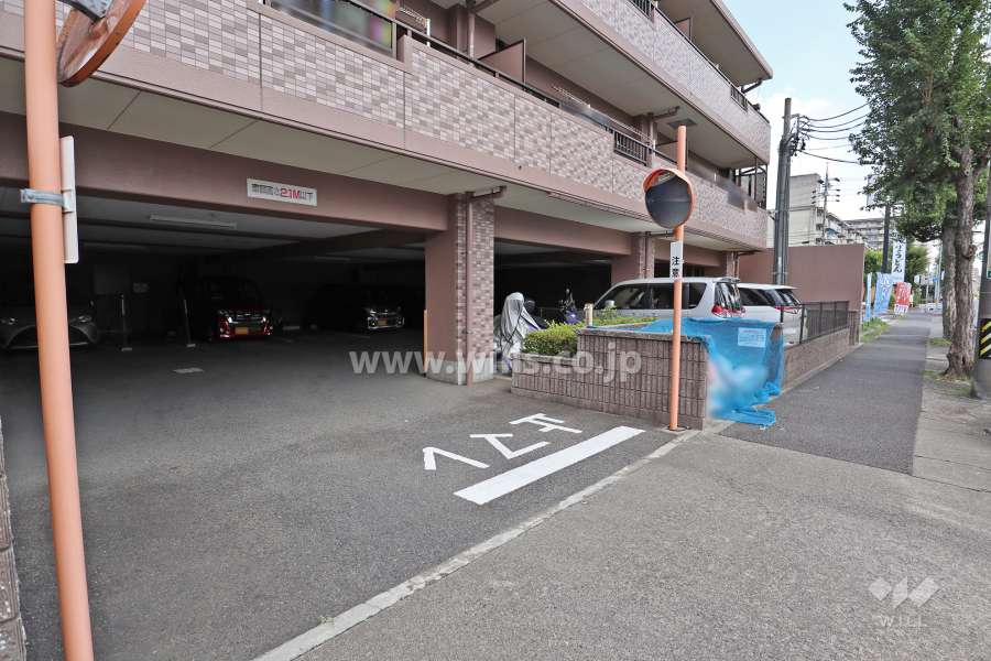 駐車場出入り口・敷地内駐車場（屋内平面式、屋外平面式）