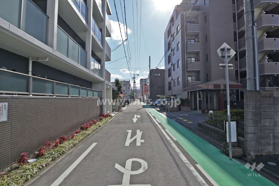 敷地東側の前面道路