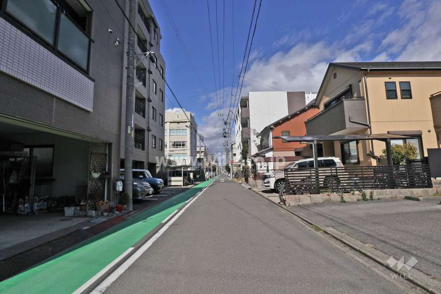 敷地東側の前面道路