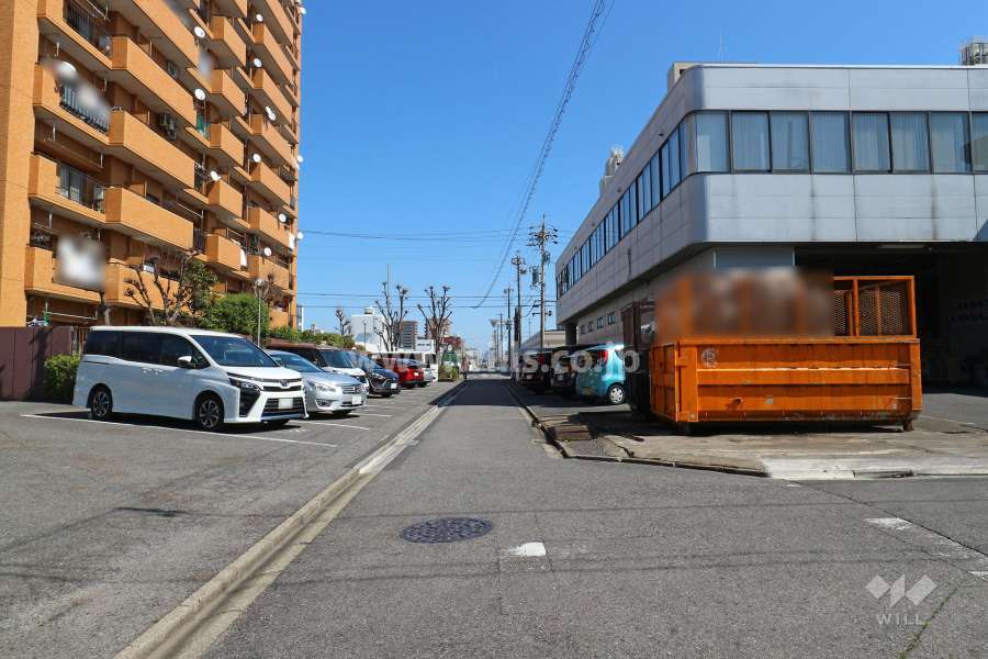 敷地南側の前面道路