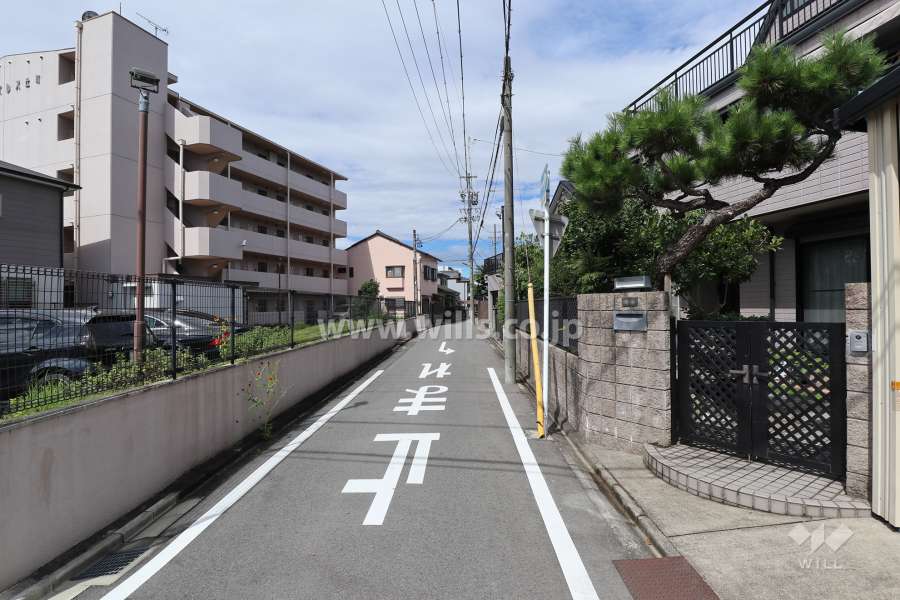 敷地北側の前面道路