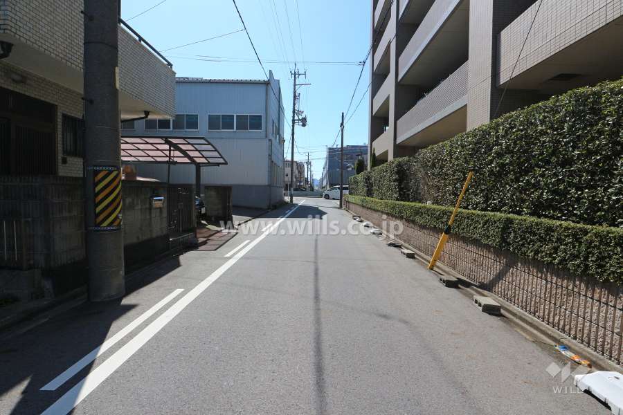 敷地南東側の前面道路
