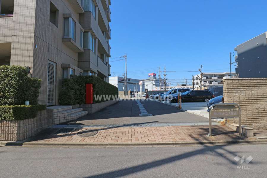 駐車場出入り口・敷地内駐車場（屋外機械式）