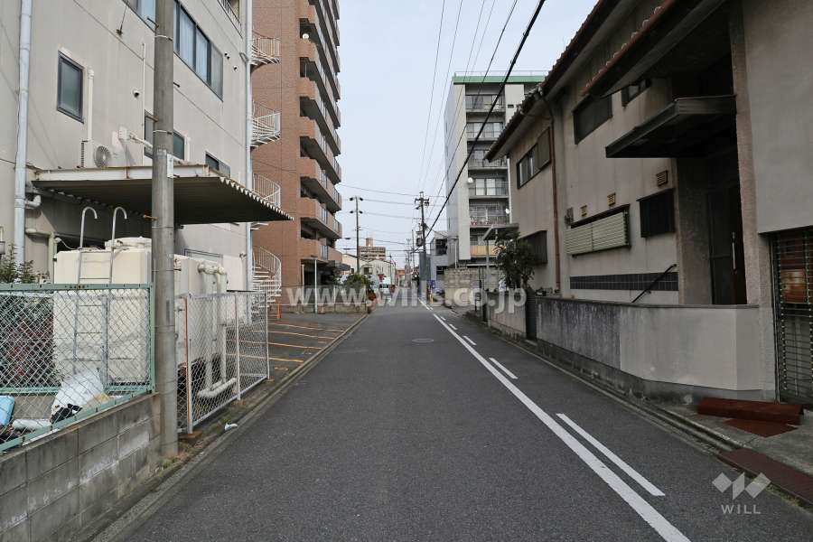 敷地南東側の前面道路