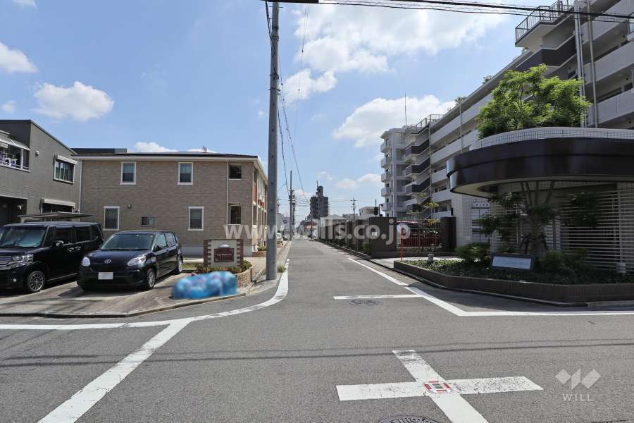 敷地北側の前面道路