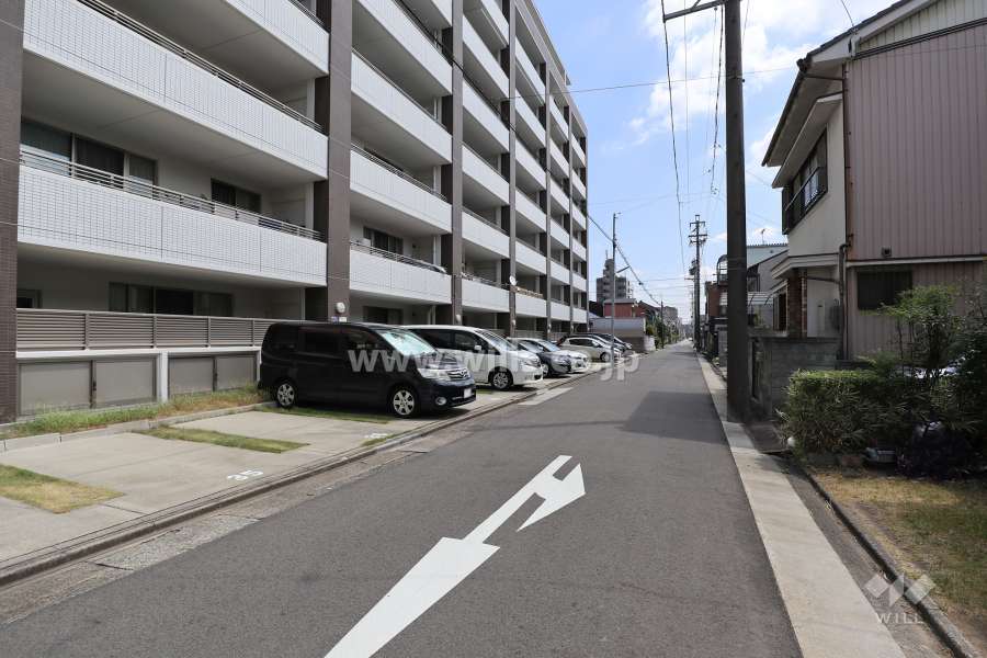 敷地南側の前面道路