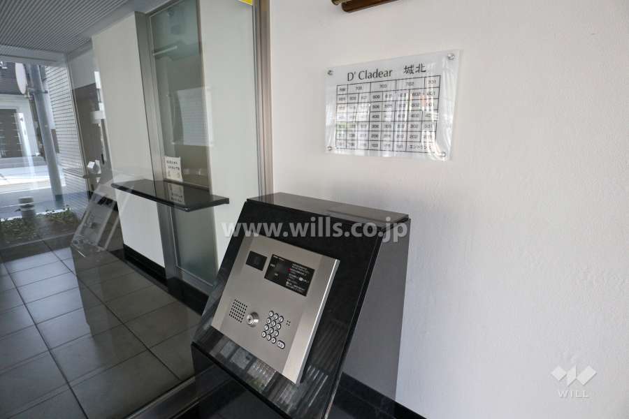 オートロックの操作盤、案内板