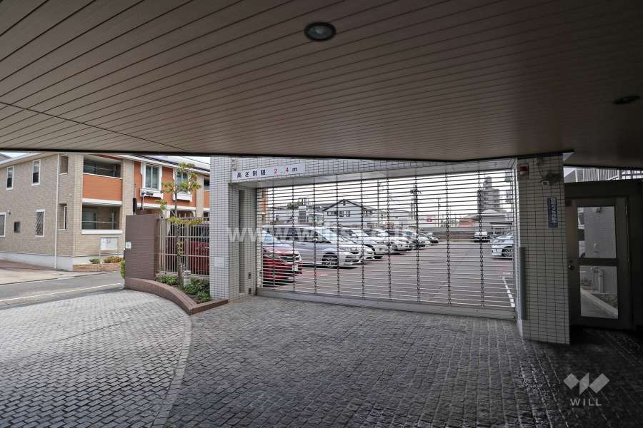 駐車場出入り口（ゲート付き）・敷地内駐車場（屋外平面式）