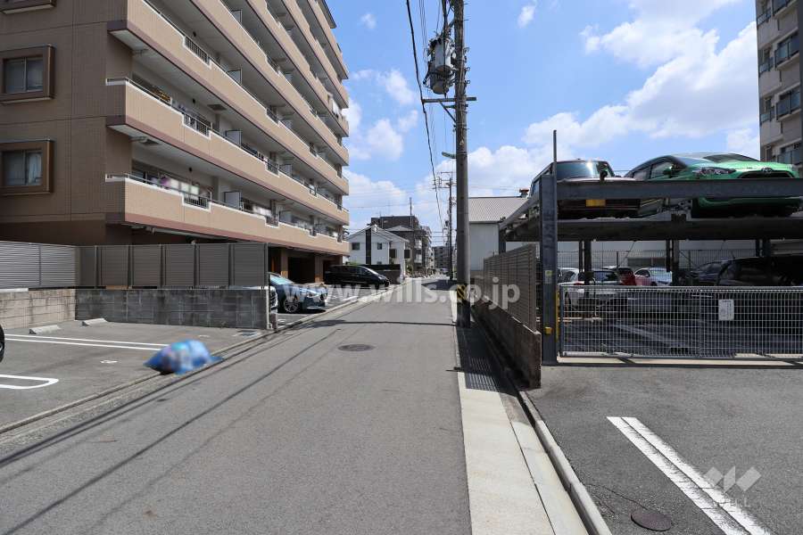 敷地南側の前面道路