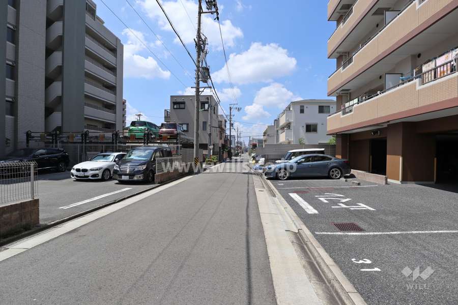 敷地北西側の前面道路