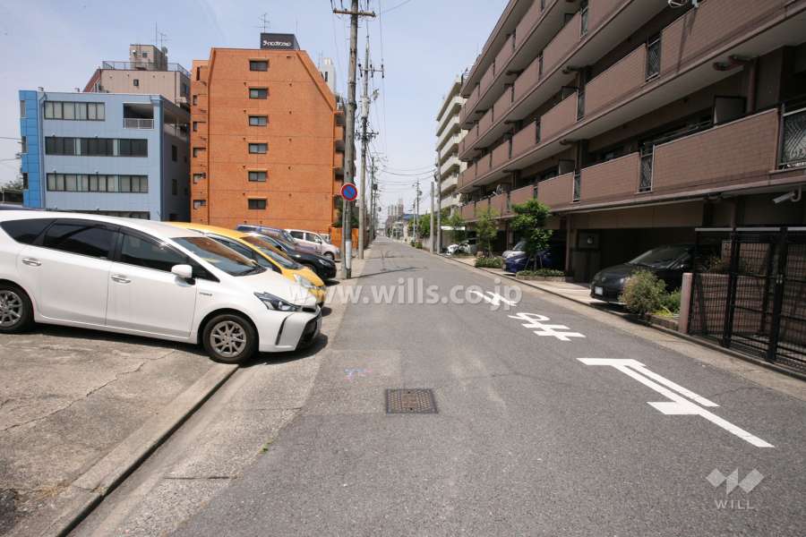 敷地南側の前面道路