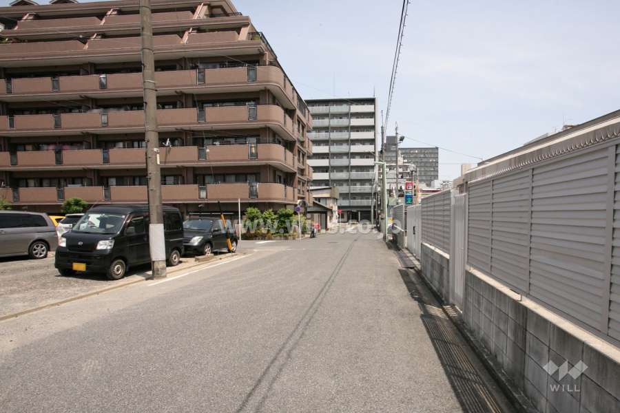 敷地東側の前面道路