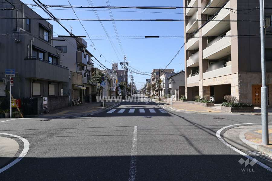 敷地南側の前面道路