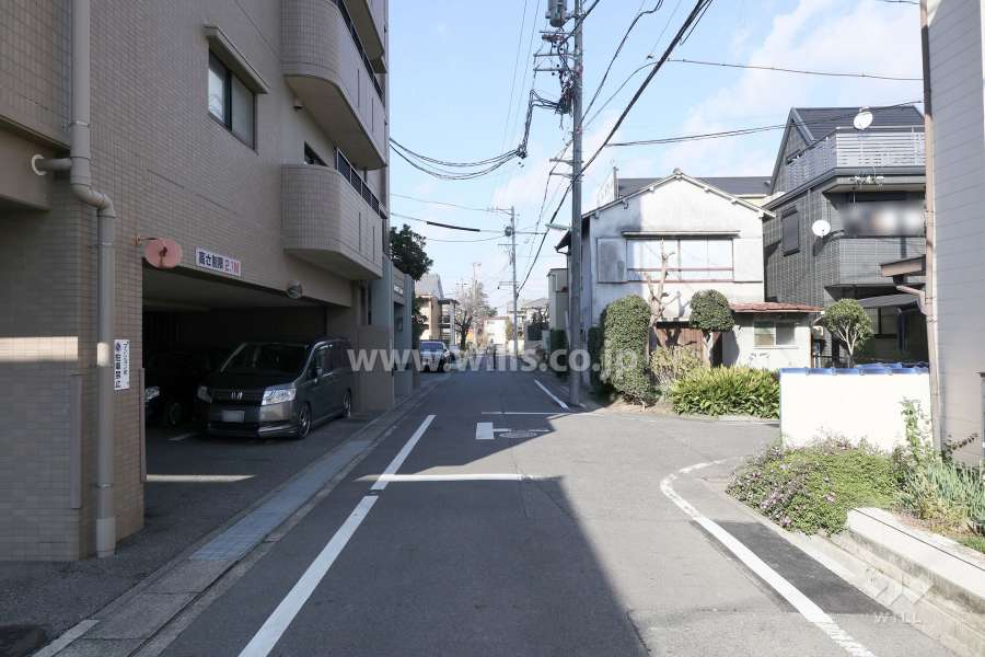 敷地東側の前面道路