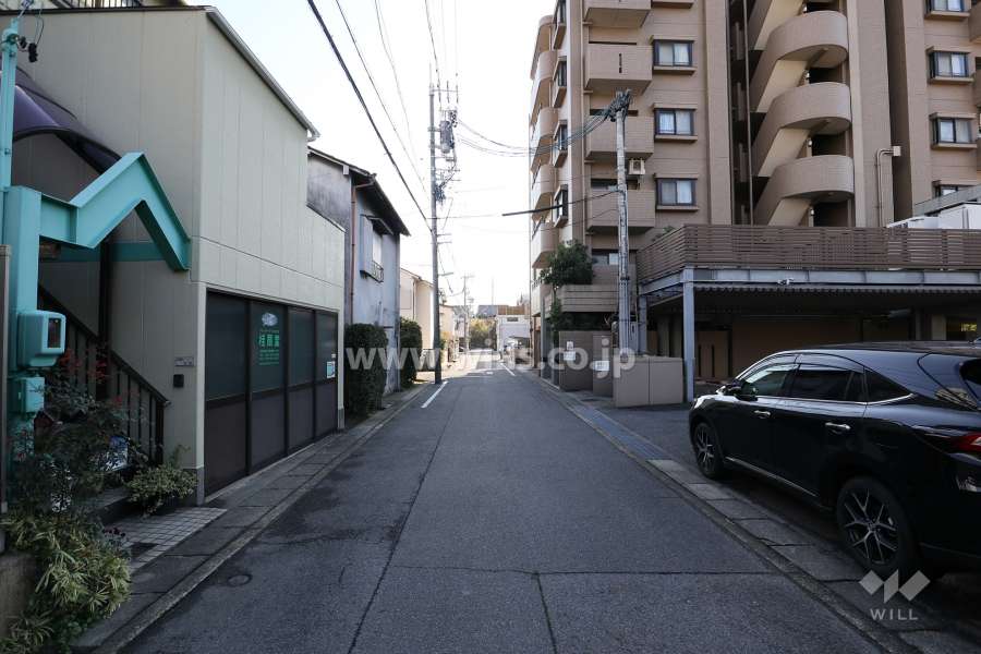 敷地東側の前面道路