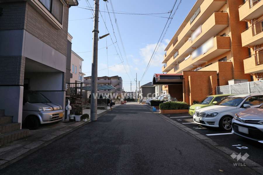 敷地南側の前面道路