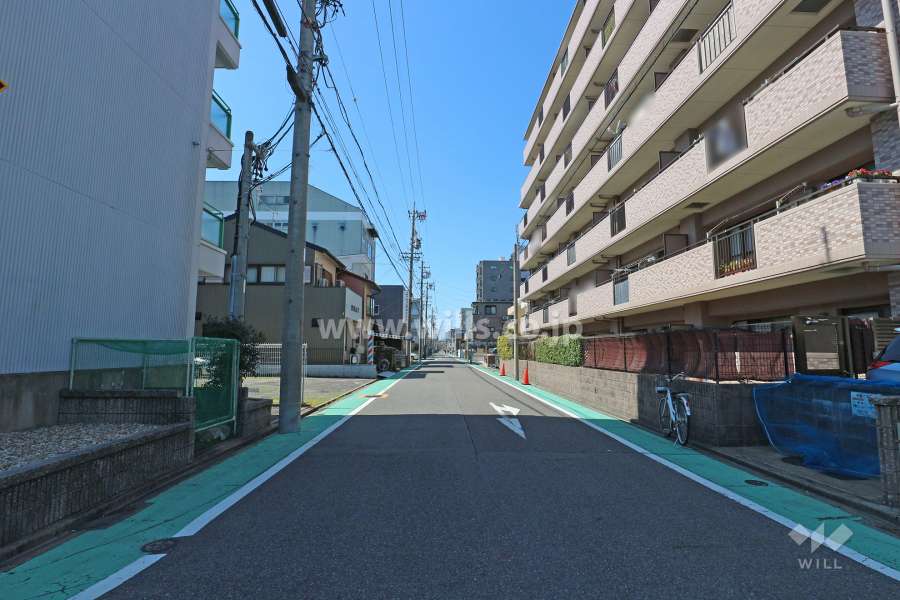 敷地南側の前面道路