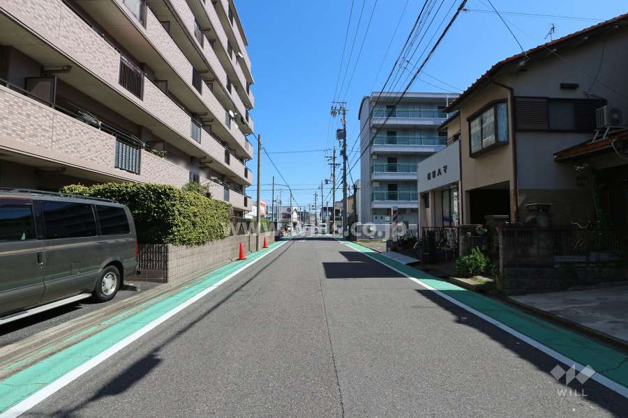 敷地南側の前面道路