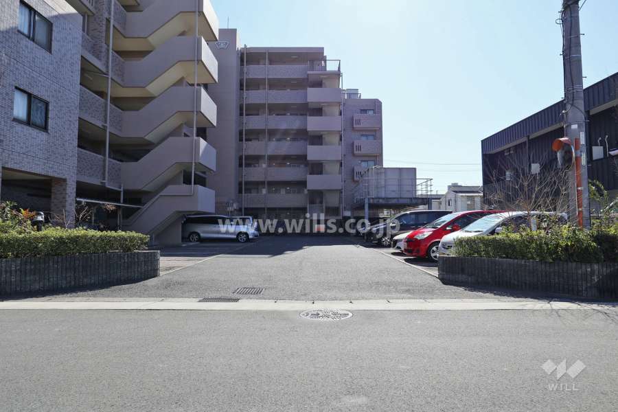 駐車場出入り口