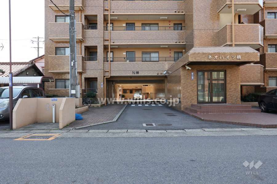 駐車場出入り口・敷地内駐車場（屋外平面式）