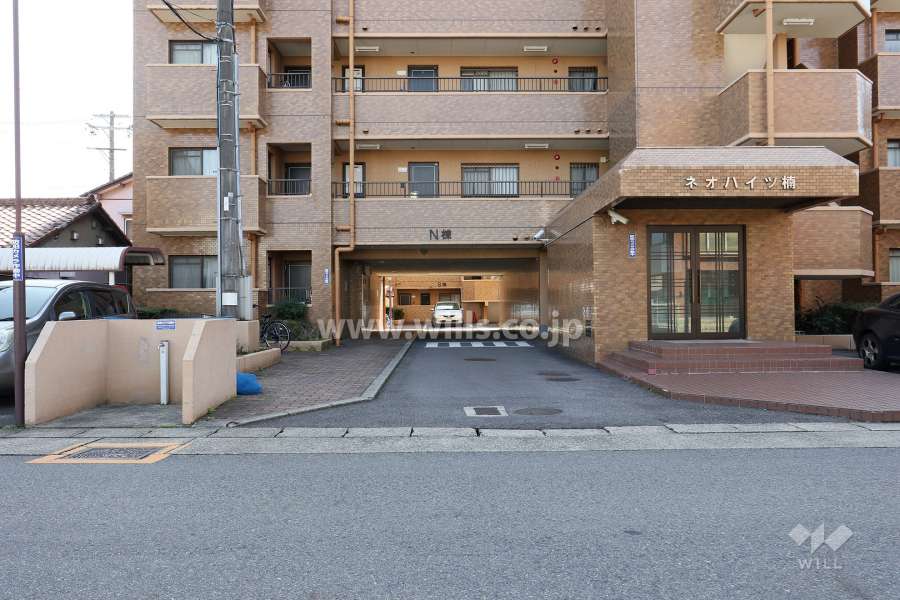 駐車場出入り口・敷地内駐車場（屋外平面式）