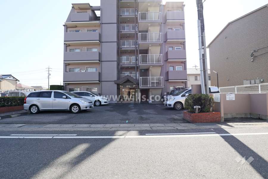 駐車場出入り口・敷地内駐車場（屋外平面式）