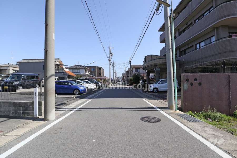 敷地北西側の前面道路