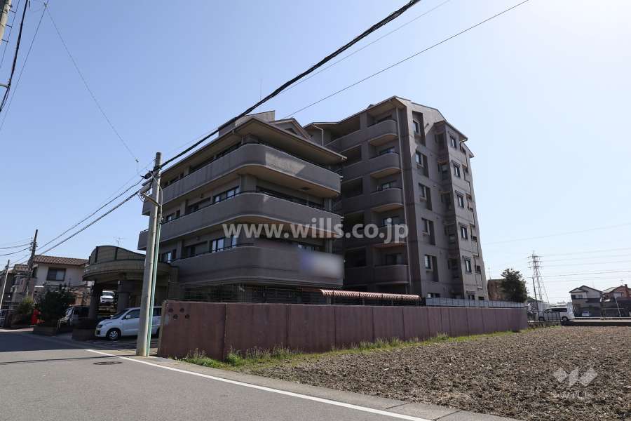 ライオンズマンション楠の外観（北西側から）