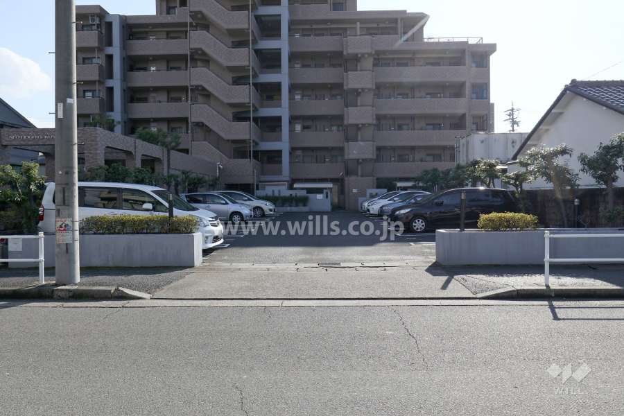 駐車場出入り口・敷地内駐車場（屋外平面式）