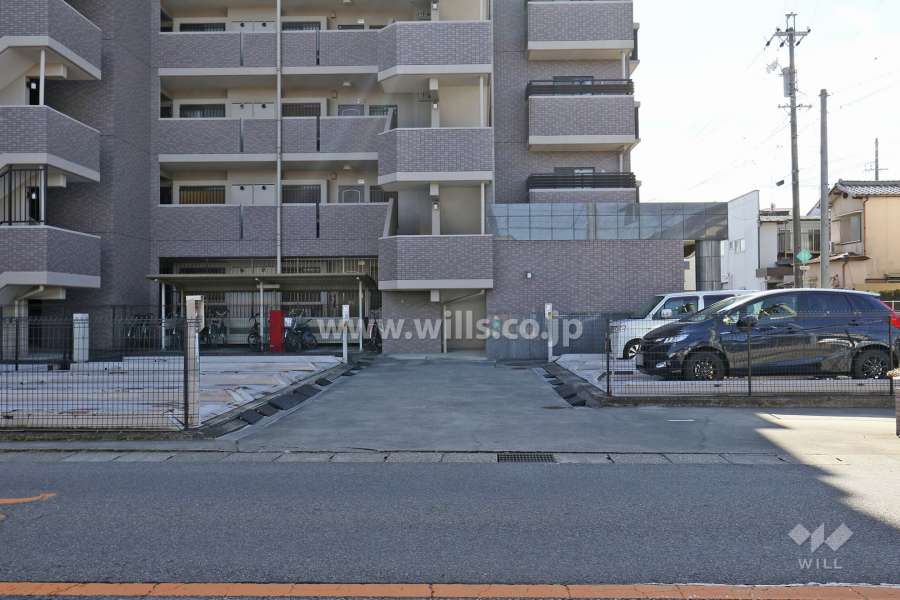 駐車場出入り口・敷地内駐車場（屋外機械式）