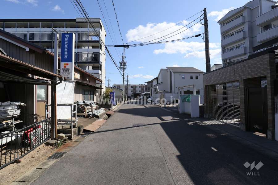 敷地北東側の前面道路